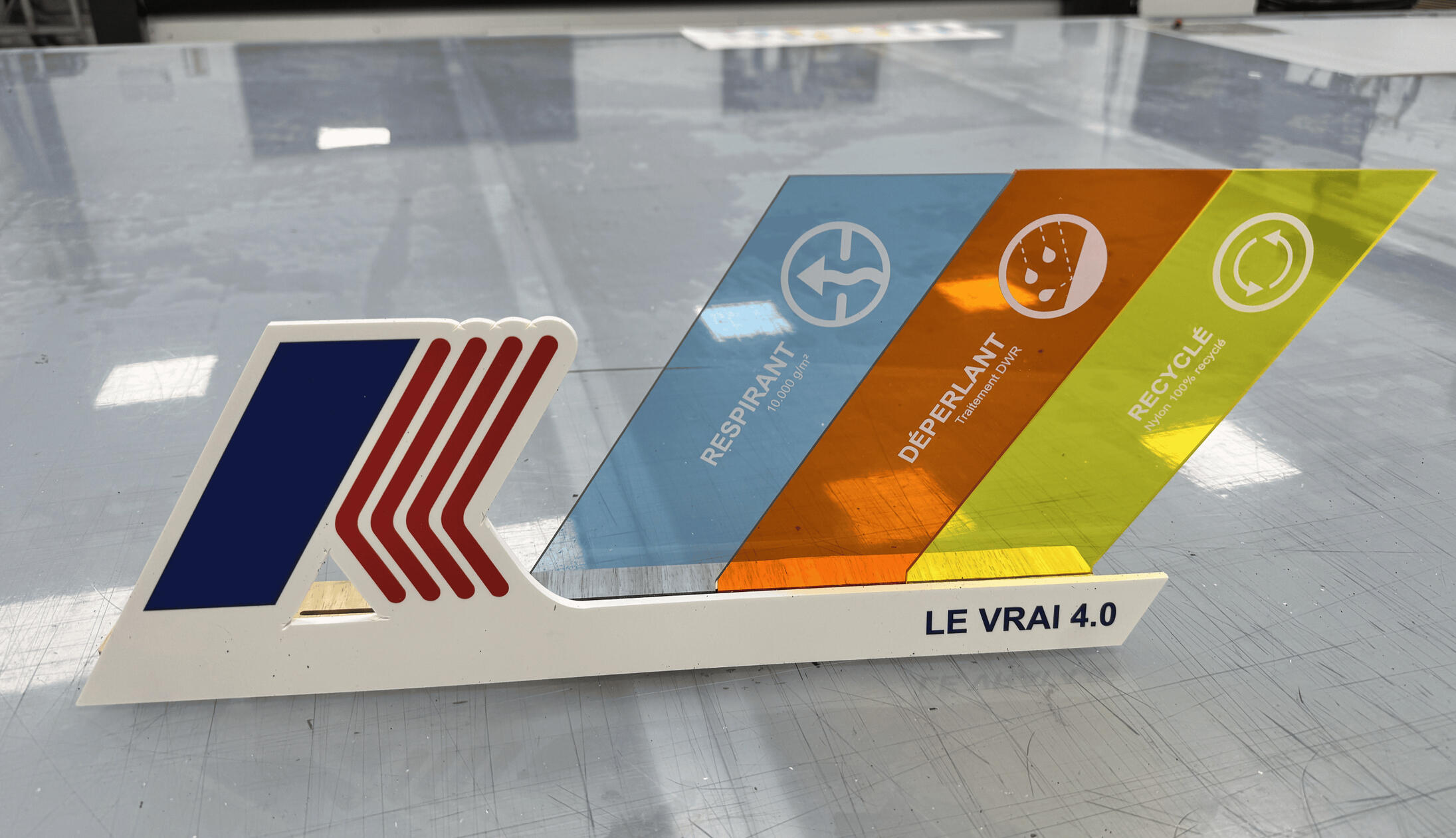 grand format communication plv plexis decoupe